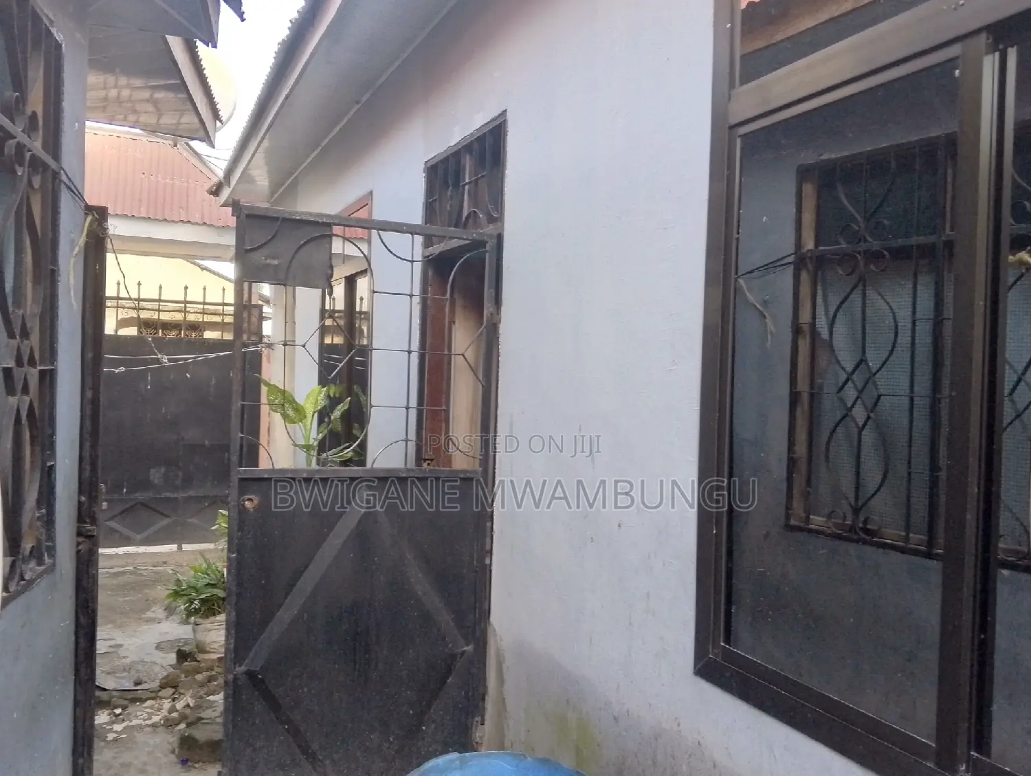 Furnished 5bdrm Apartment in Mwambungu Broker, Mbagala for sale
