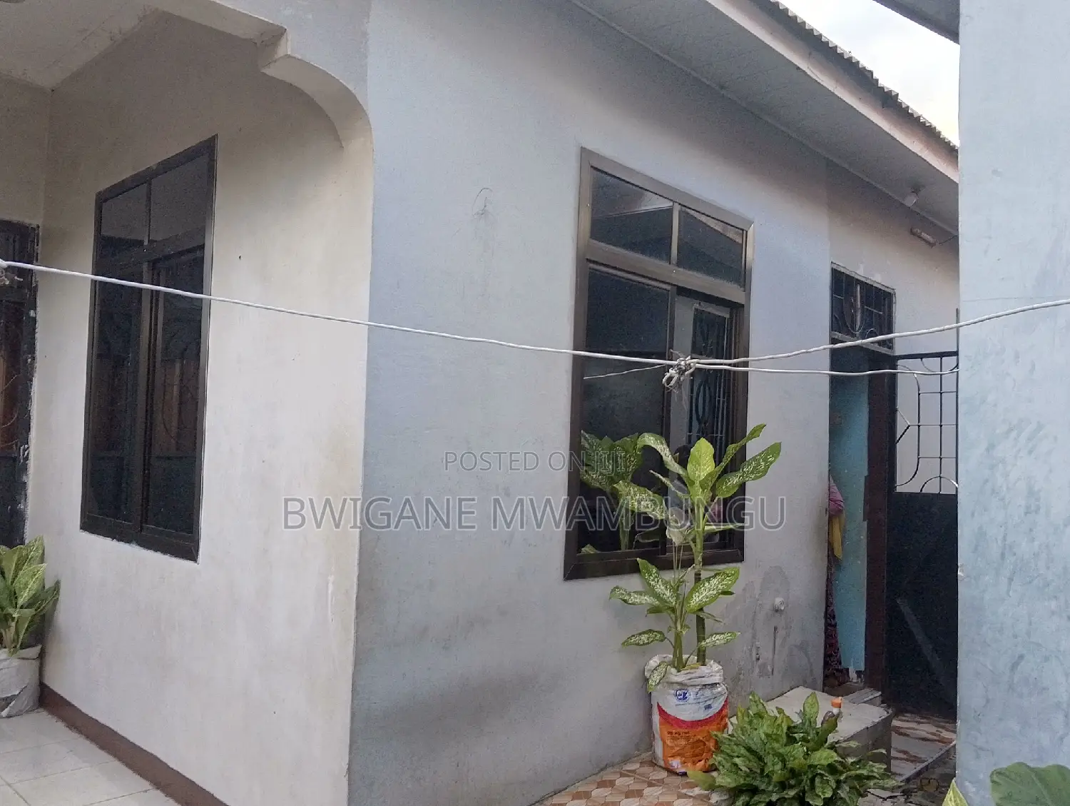 Furnished 5bdrm Apartment in Mwambungu Broker, Mbagala for sale