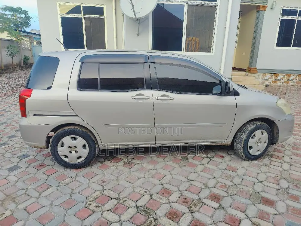 Toyota Raum 2005 Beige