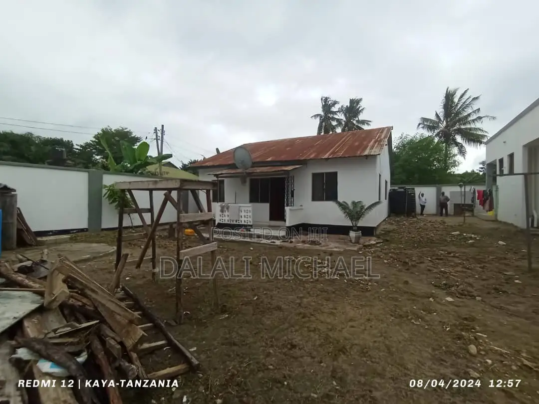 4bdrm House in Mbezibeach for sale