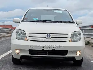 Toyota IST 2004 White