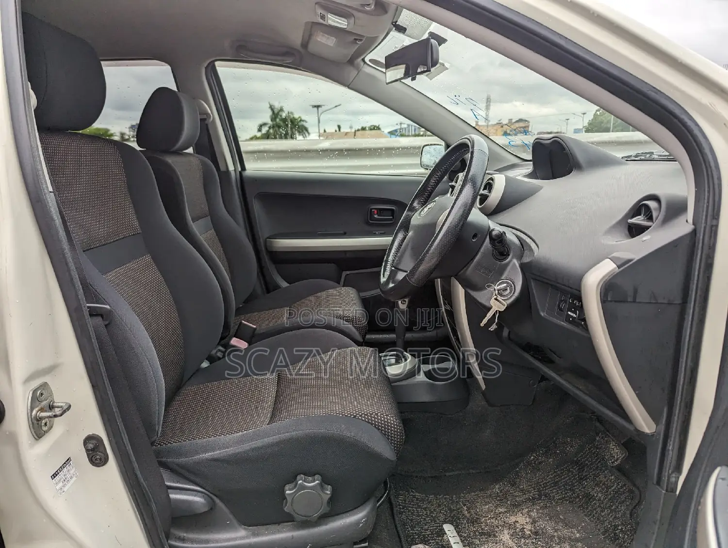 Toyota IST 2004 White
