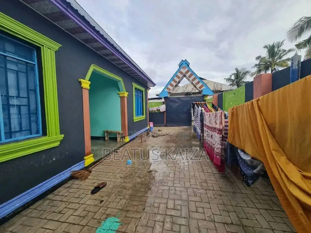9bdrm Bungalow in Mbagala Nzasa Kata for sale