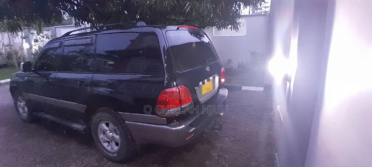 Toyota Land Cruiser 2002 Black