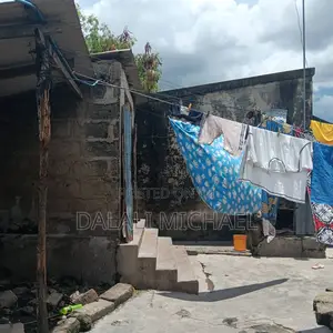 13bdrm House in Yombo for sale