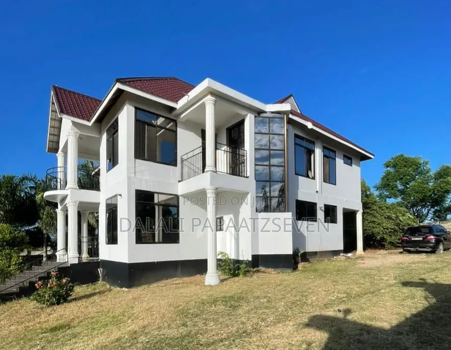 6bdrm House in Dalalipapaatzseven, Bunju for sale