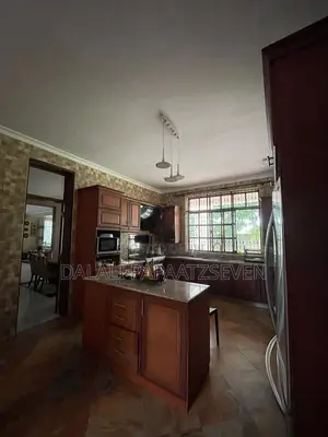 5bdrm House in Dalalipapaatzseven, Bunju for sale