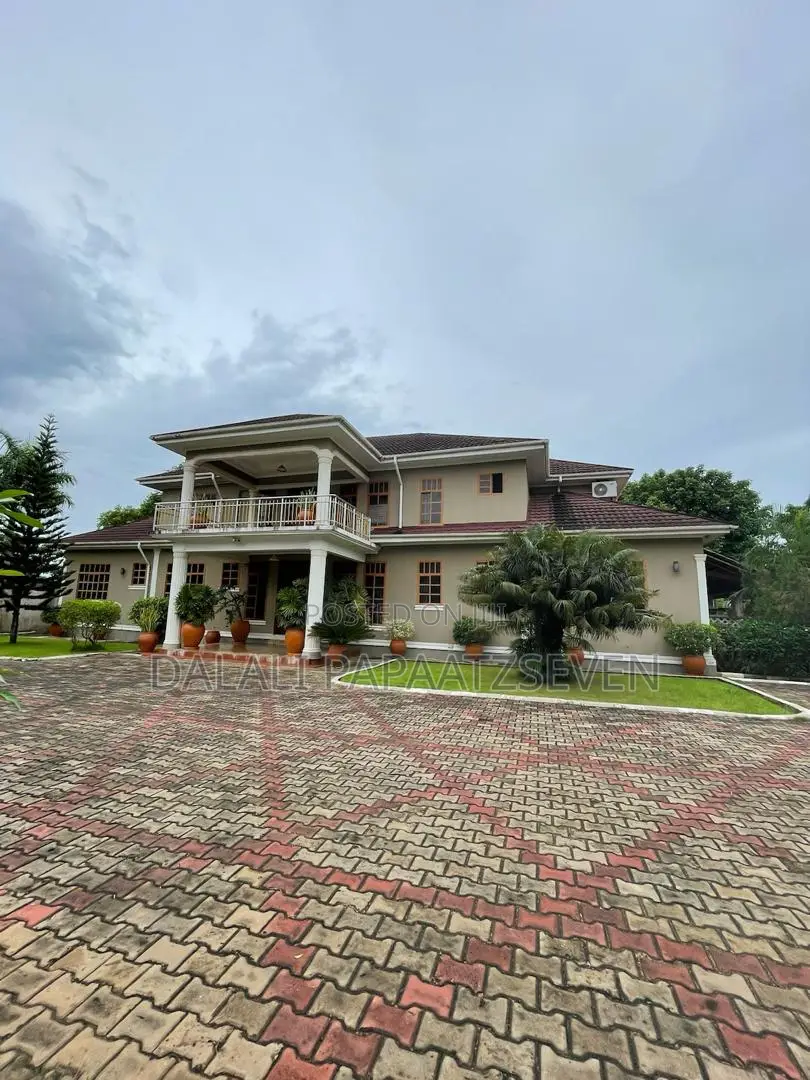 5bdrm House in Dalalipapaatzseven, Bunju for sale