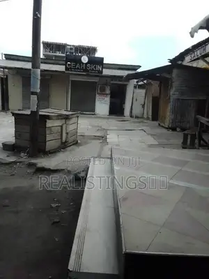 Magomeni Makuti: Plot/Nyumba Ya Biashara Inauzwa - Dar