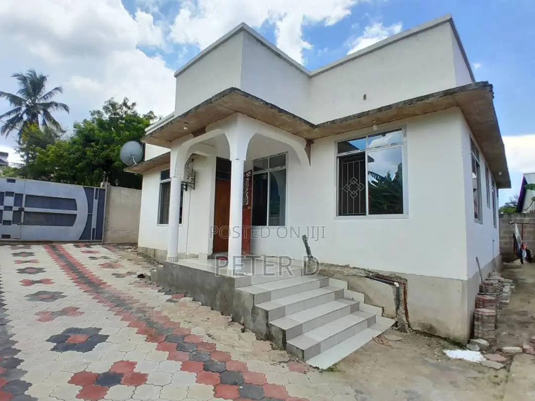 3bdrm House in Goba for sale