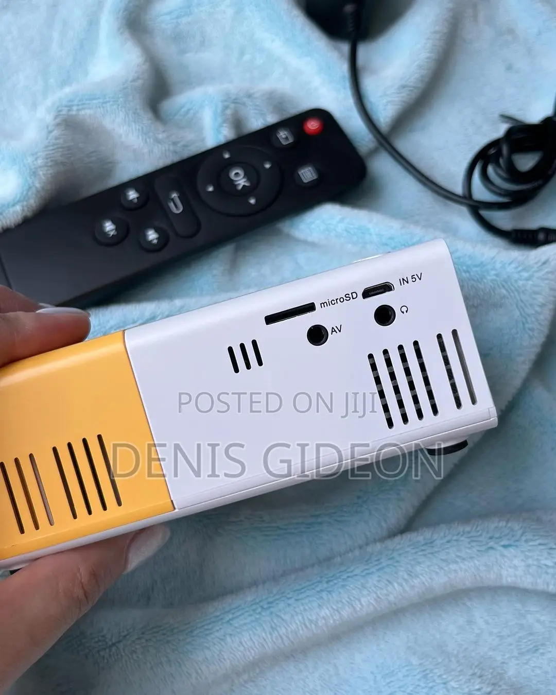 Y300 Le Projector Min
