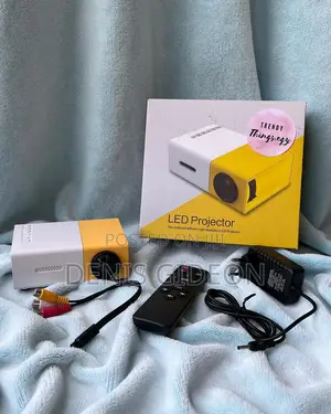 Y300 Le Projector Min