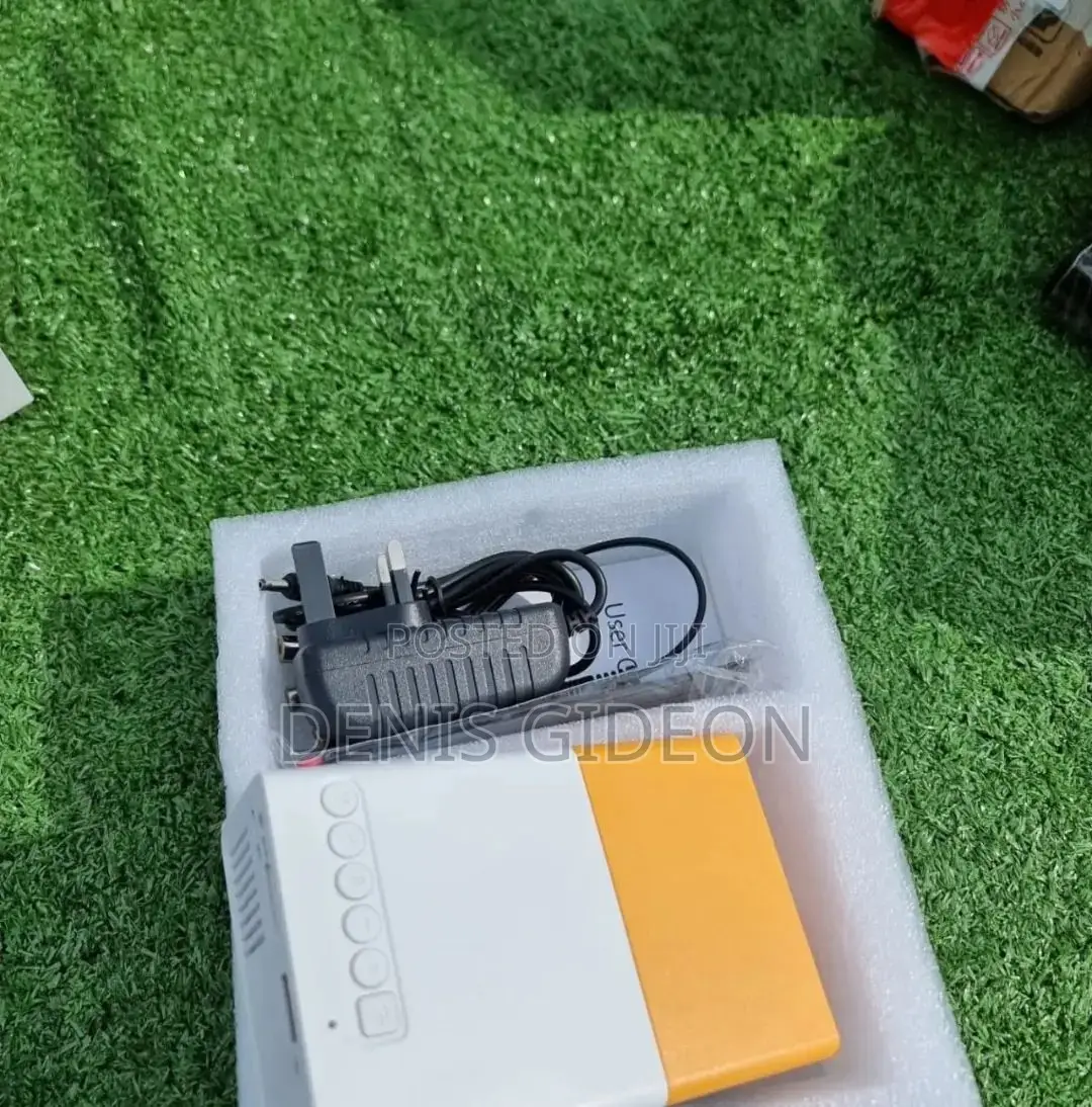 Y300 Le Projector Min