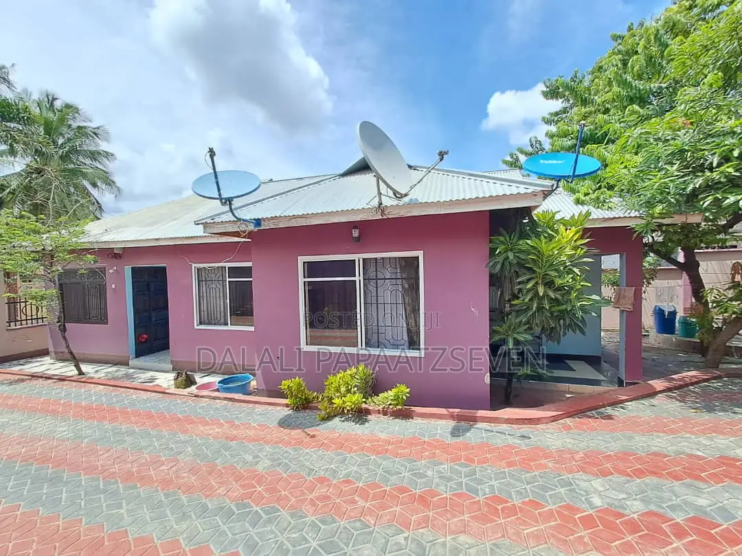 2bdrm Apartment in Dalalipapaatzseven, Kimara for rent