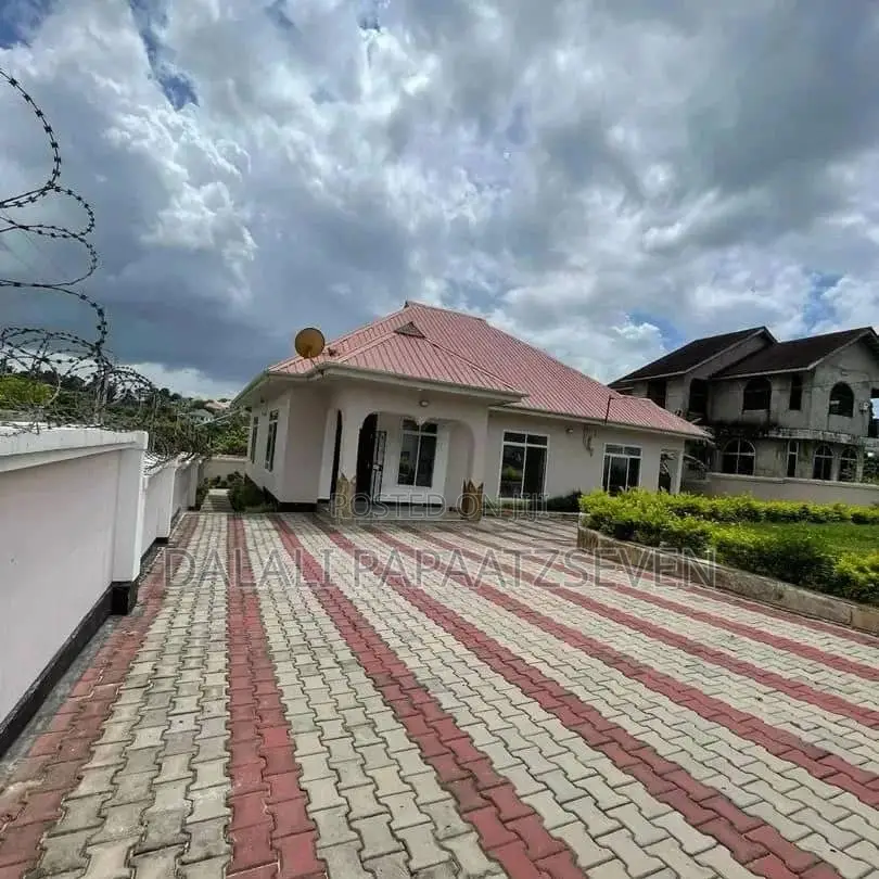 3bdrm House in Dalalipapaatzseven, Kinondoni for rent