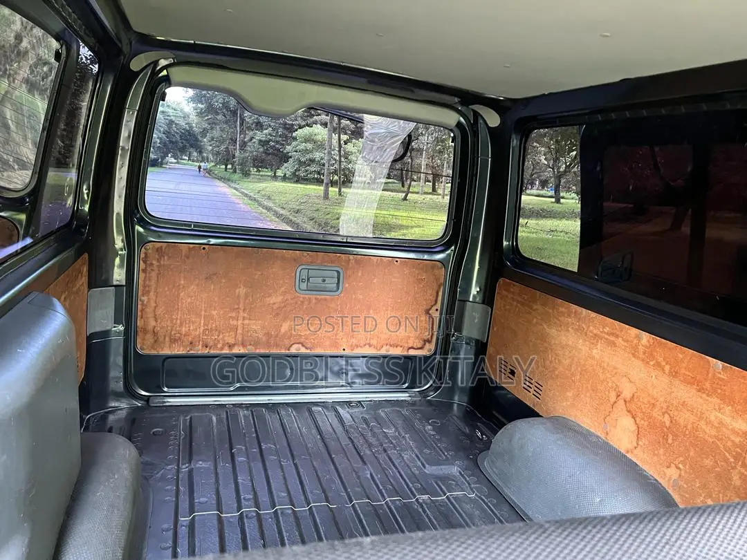 Toyota HiAce 2006 Black