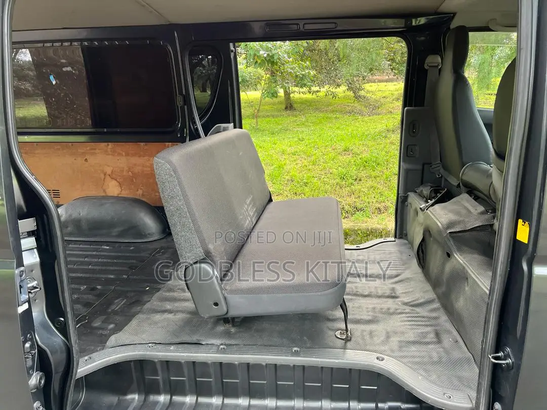 Toyota HiAce 2006 Black