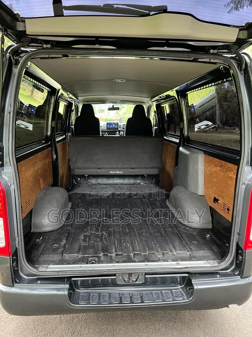 Toyota HiAce 2006 Black