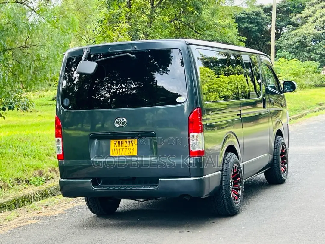 Toyota HiAce 2006 Black