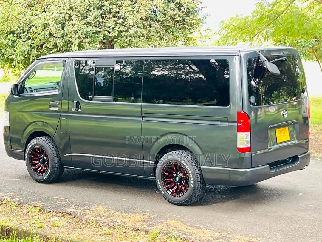 Toyota HiAce 2006 Black