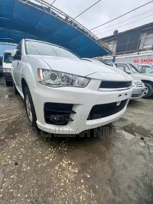 Mitsubishi Outlander 2011 White