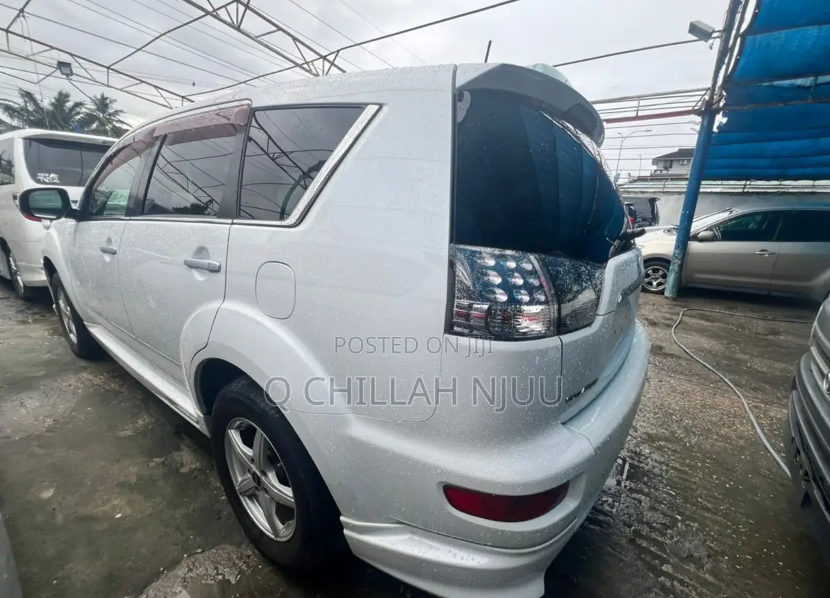 Mitsubishi Outlander 2011 White