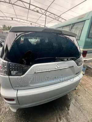 Mitsubishi Outlander 2011 White