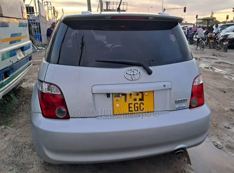 Toyota IST 2006 Silver