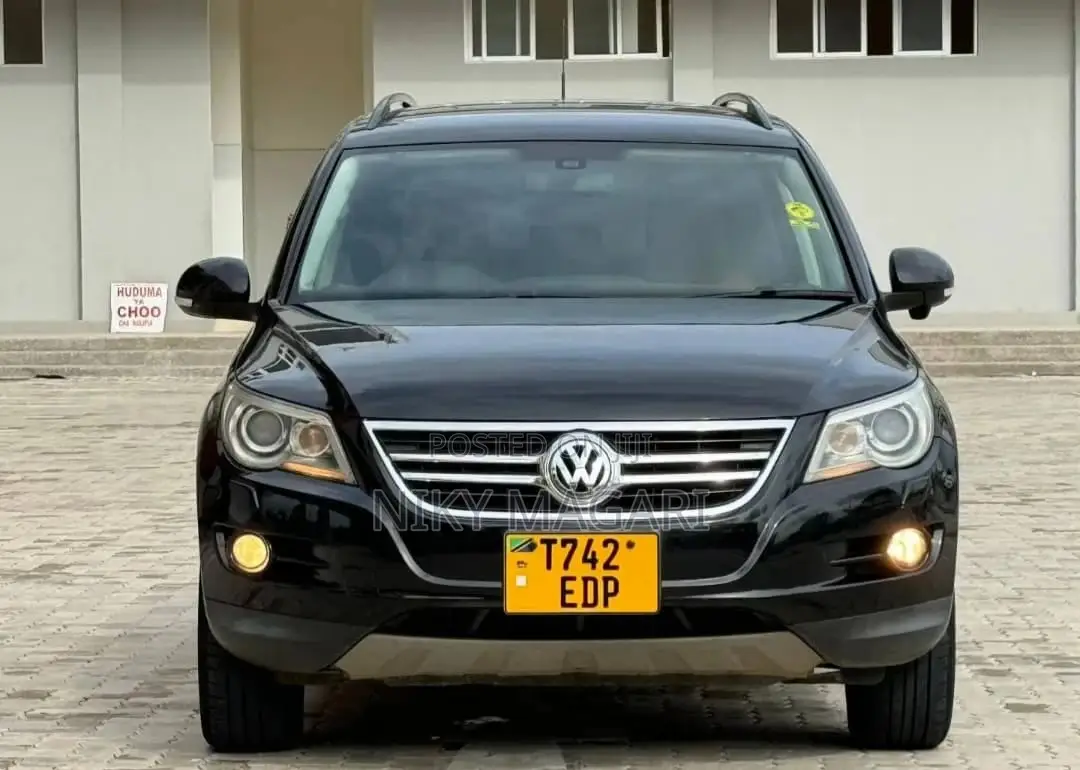 Volkswagen Tiguan 2010 Black