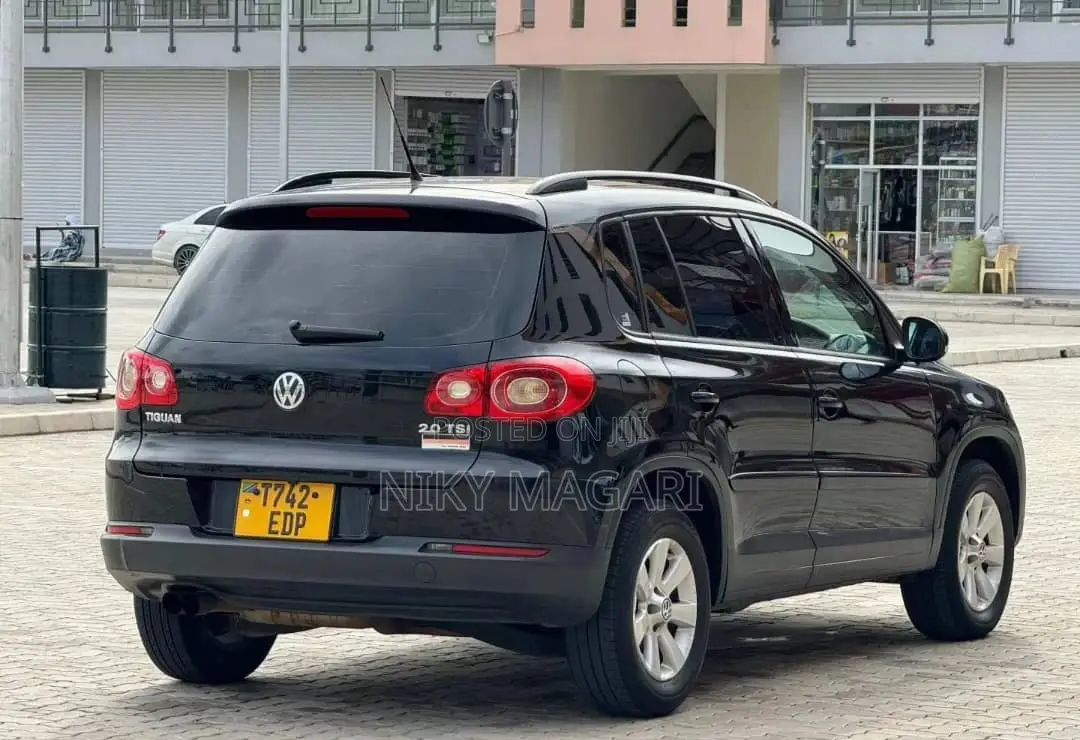 Volkswagen Tiguan 2010 Black