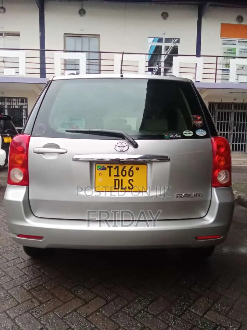 Toyota Raum 2006 Silver