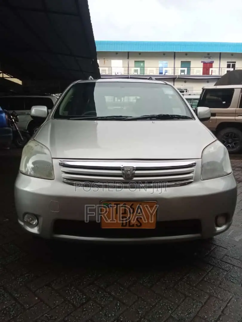 Toyota Raum 2006 Silver