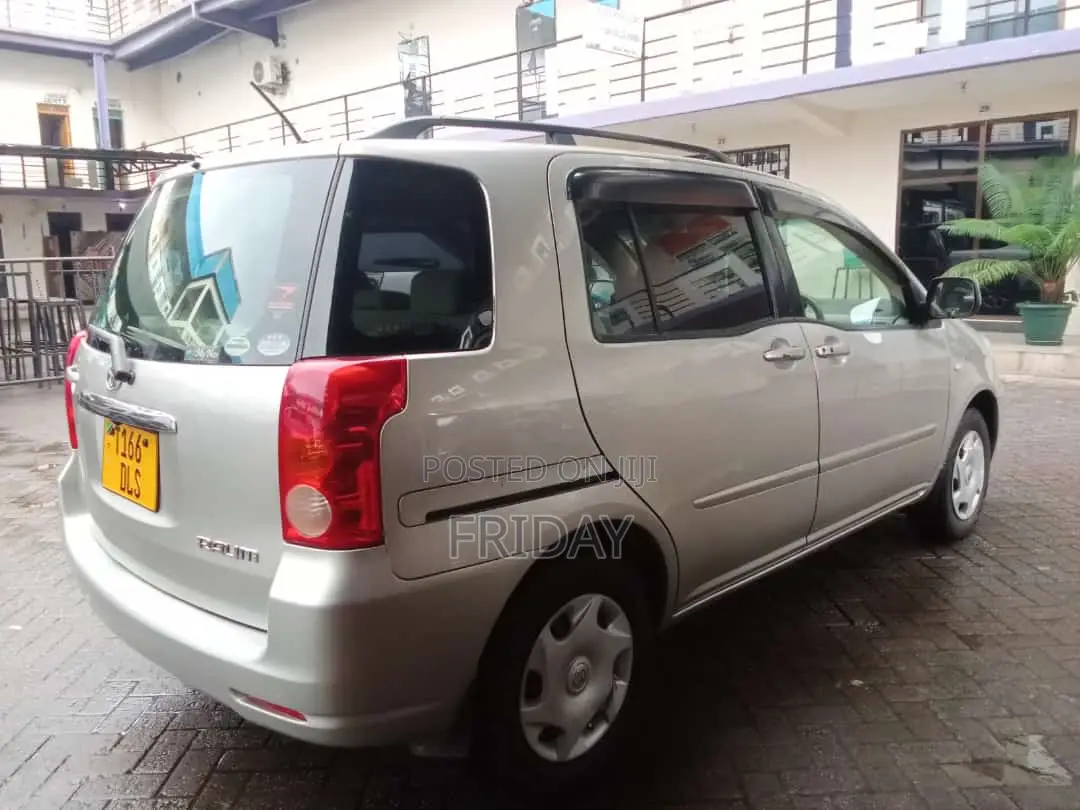 Toyota Raum 2006 Silver