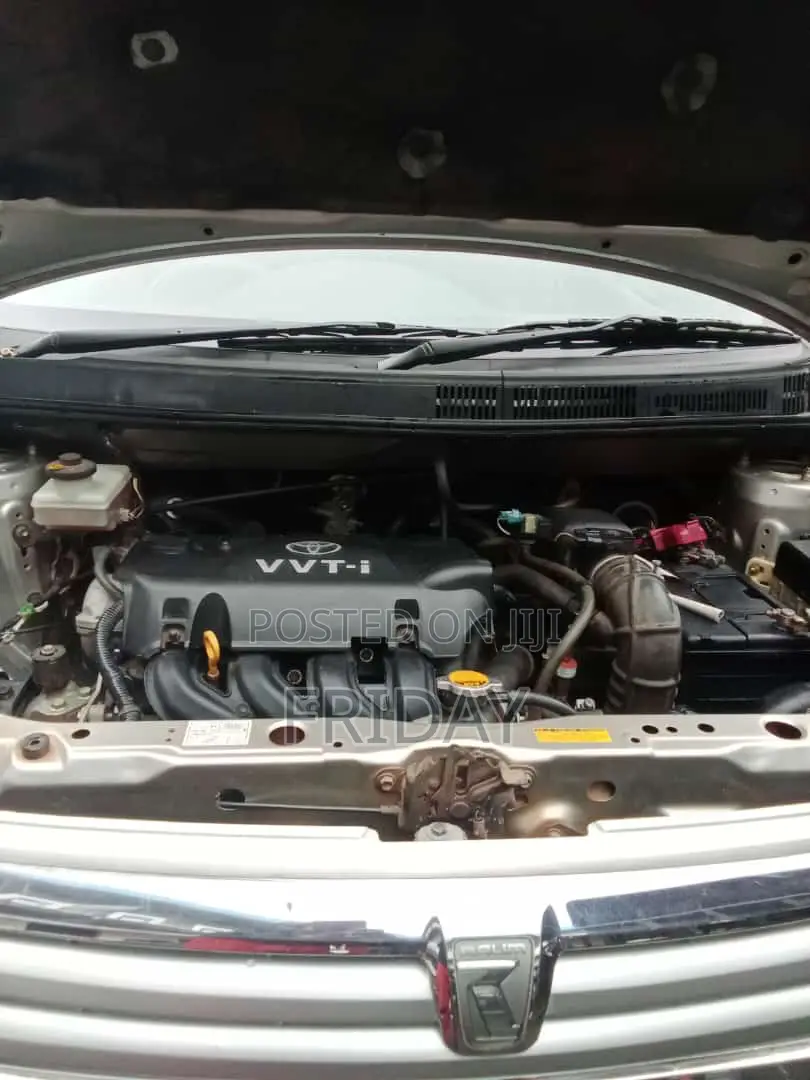 Toyota Raum 2006 Silver