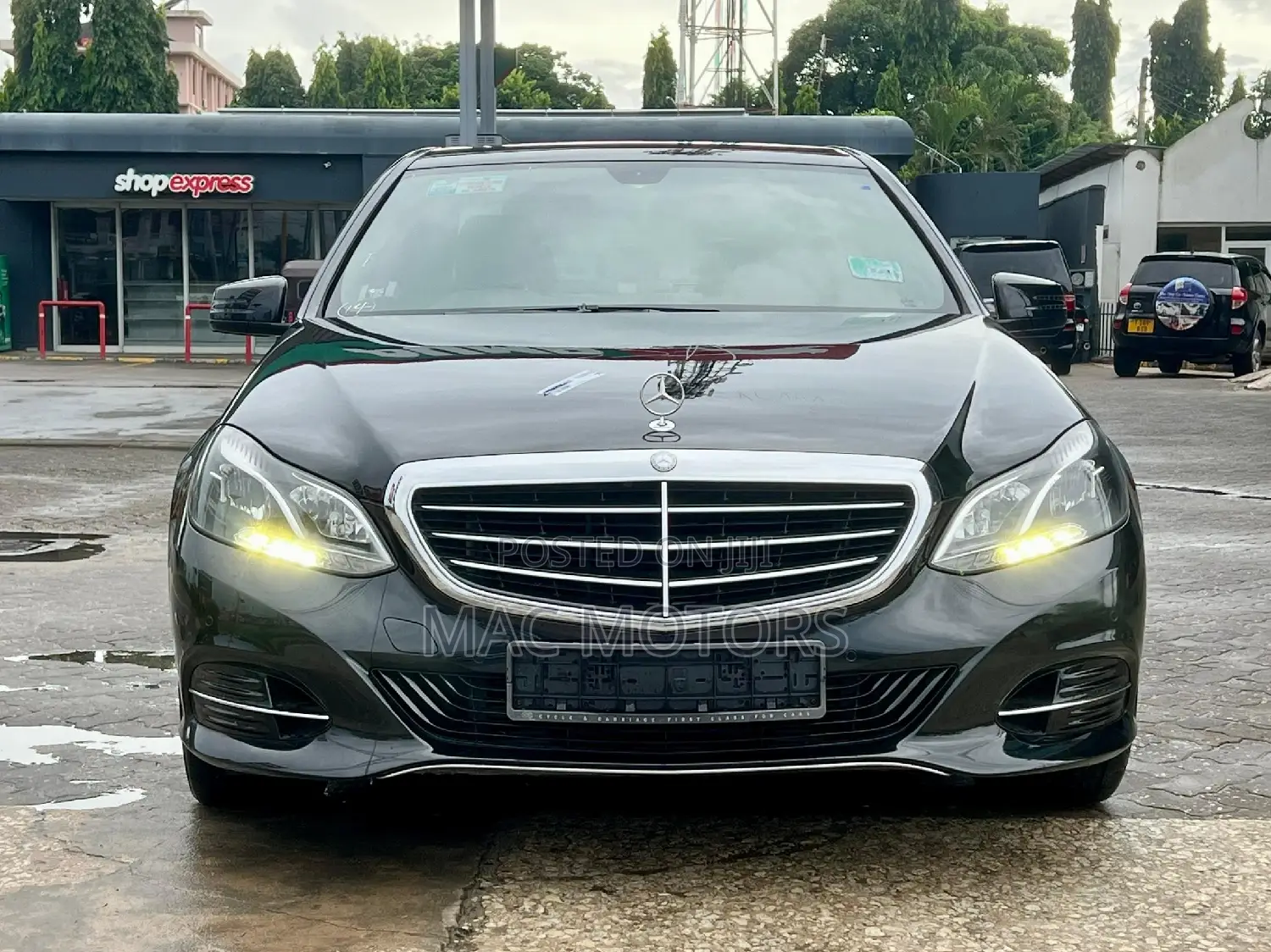 Mercedes-Benz E200 2014 Black