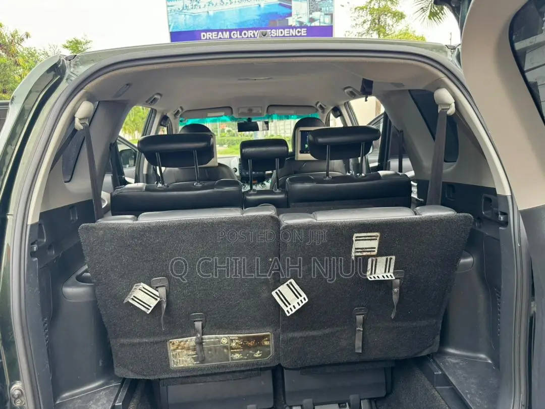 Toyota Vanguard 2011 Black