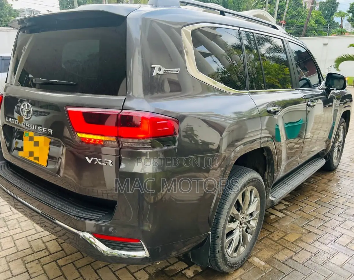 Toyota Land Cruiser 2023 Gray