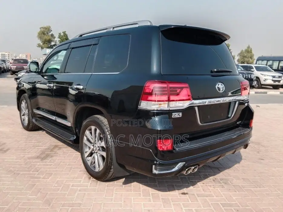 Toyota Land Cruiser 4.6 V8 ZX 2018 Black