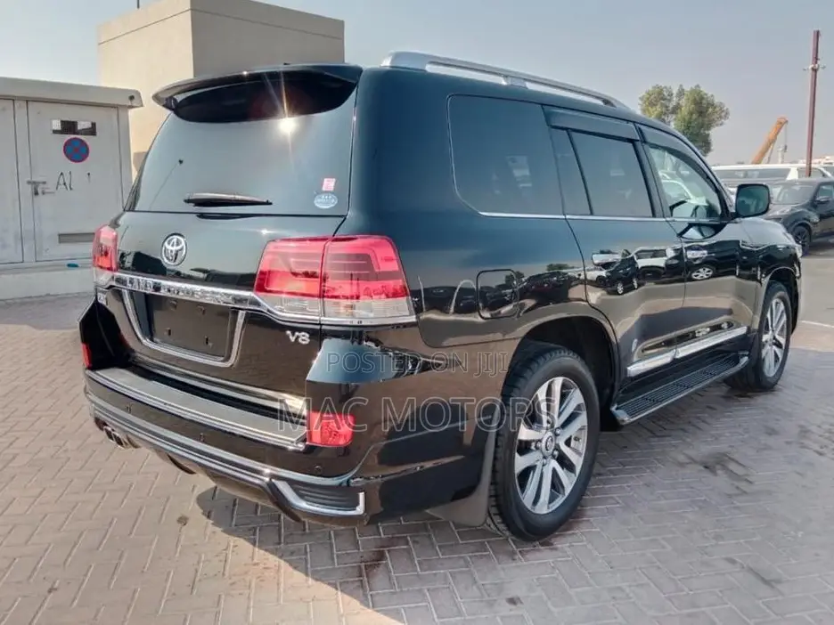Toyota Land Cruiser 4.6 V8 ZX 2018 Black