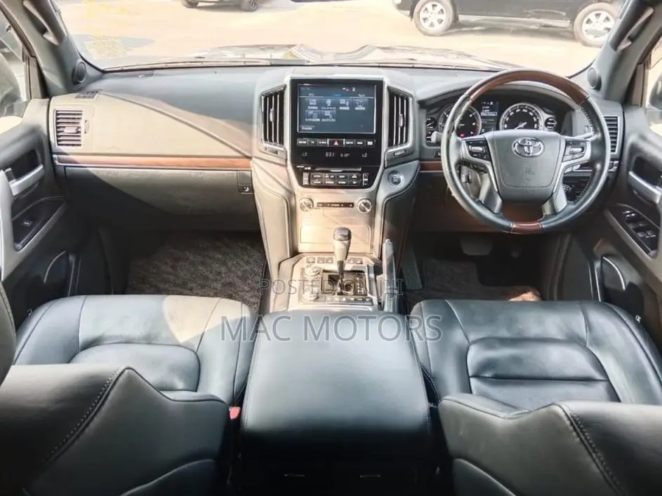 Toyota Land Cruiser 4.6 V8 ZX 2018 Black