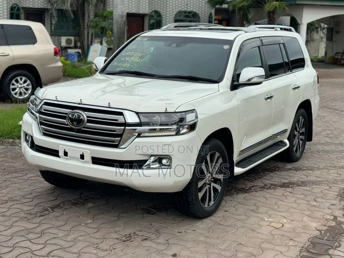 Toyota Land Cruiser 4.6 V8 ZX 2017 White