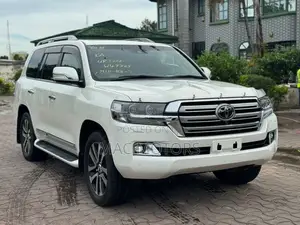 Toyota Land Cruiser 4.6 V8 ZX 2017 White