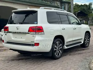 Toyota Land Cruiser 4.6 V8 ZX 2017 White