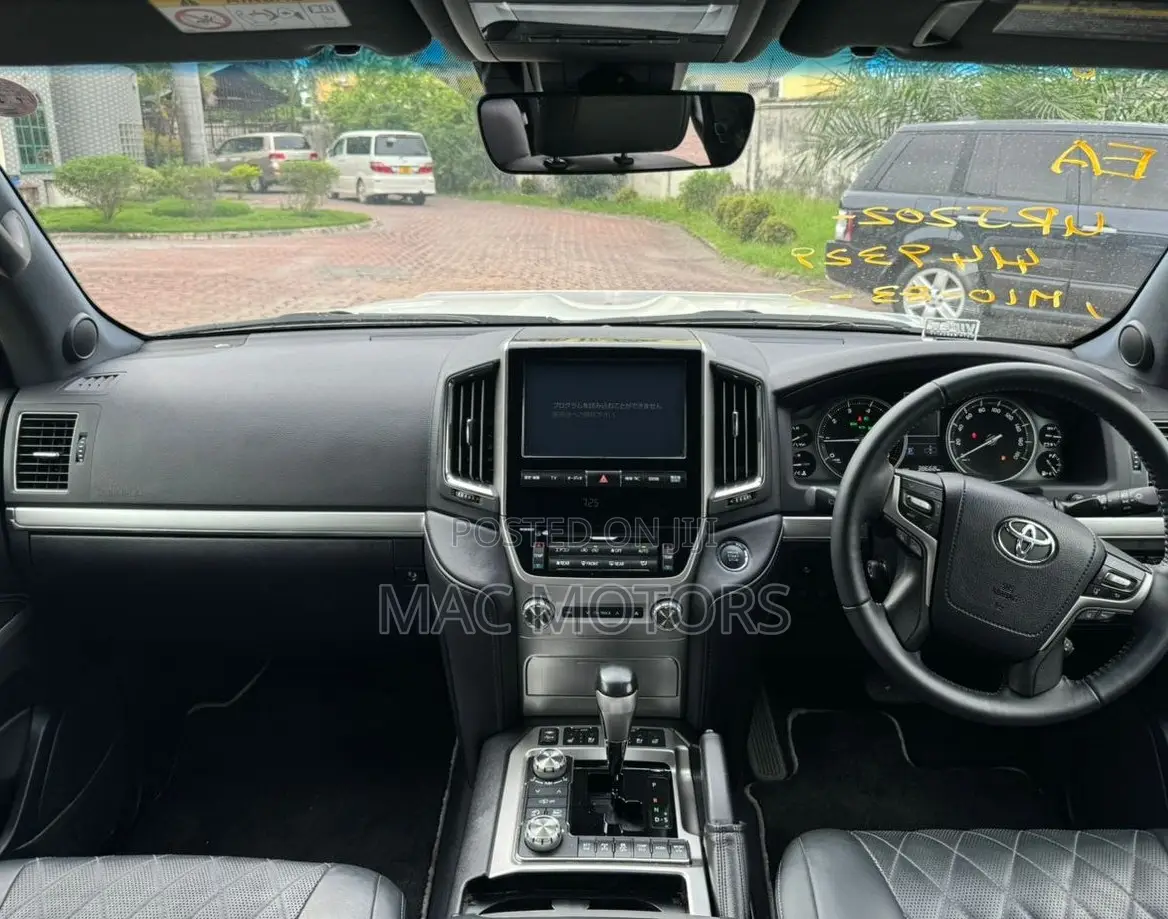 Toyota Land Cruiser 4.6 V8 ZX 2017 White
