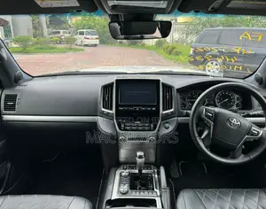 Toyota Land Cruiser 4.6 V8 ZX 2017 White