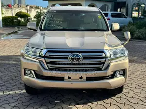 Toyota Land Cruiser 4.6 V8 ZX 2018 Gold