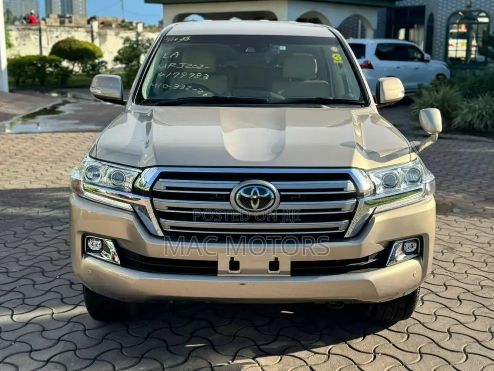 Toyota Land Cruiser 4.6 V8 ZX 2018 Gold