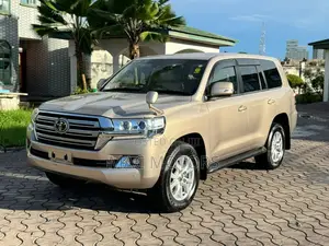 Toyota Land Cruiser 4.6 V8 ZX 2018 Gold