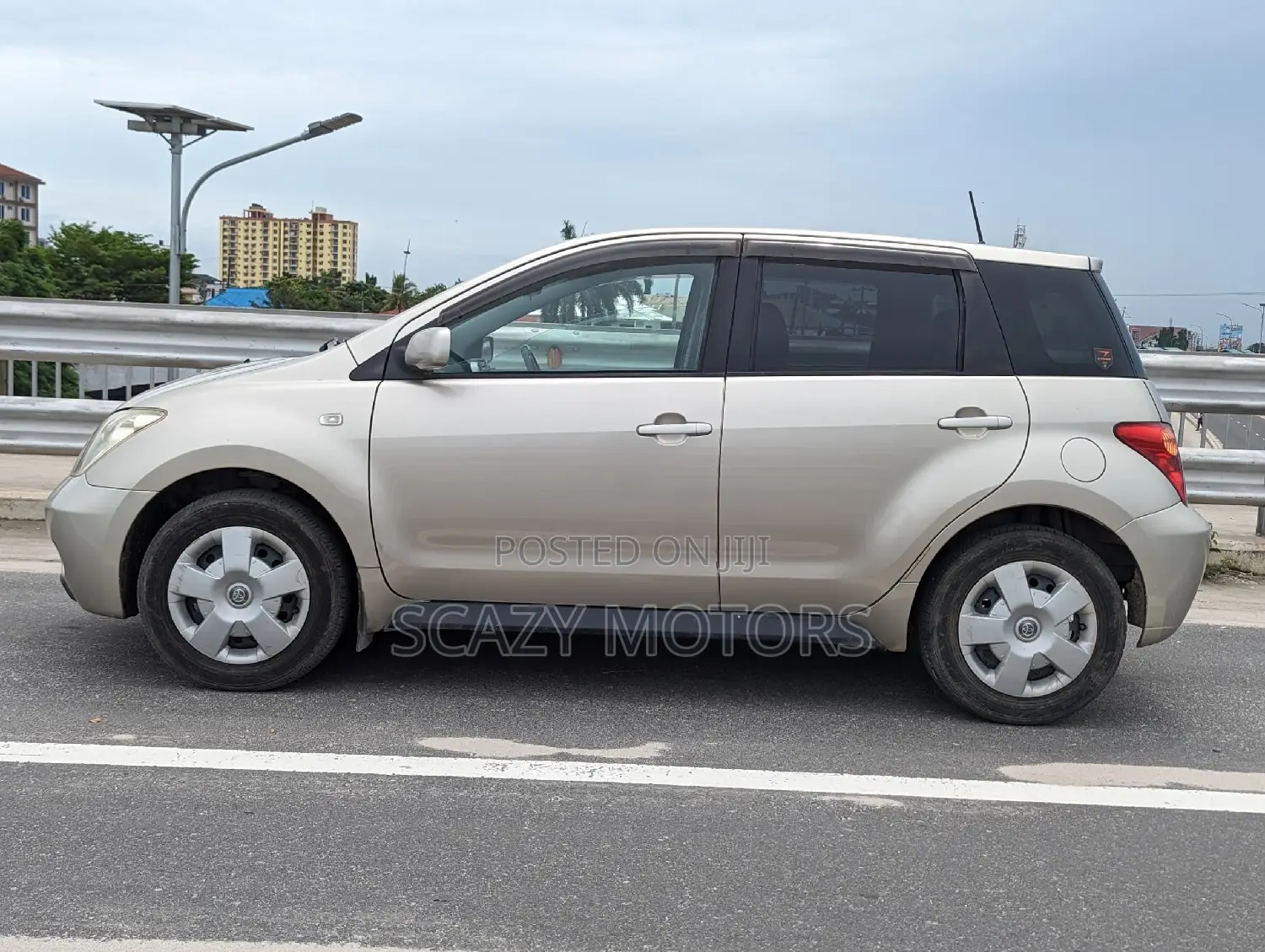Toyota IST 2004 Gold