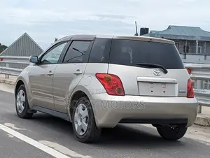Toyota IST 2004 Gold